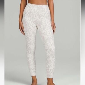 Lululemon: Cheetah Camouflage Antique White
28’ Align Leggings